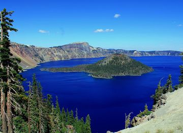 oregon/crater-lake-national-park/attraction/crater-lake