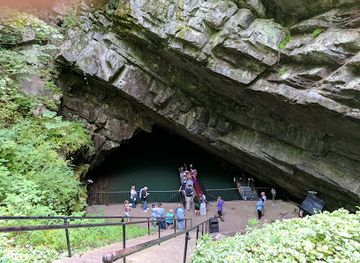 Penn's Cave and Wildlife Park