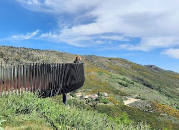 portugal/serra-da-estrela/attraction/miradouro-da-varanda-dos-carqueijais