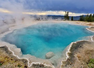 montana/yellowstone-national-park/attraction/perforated-pool