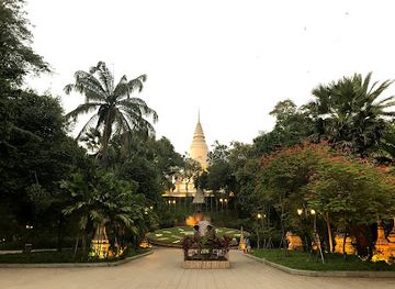 cambodia/phnom-penh/toul-tom-poung/attraction/the-giant-clock-of-phnom-penh
