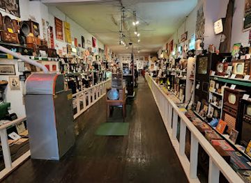 ohio/dundee-falls/attraction/auman-museum-of-radio-tv