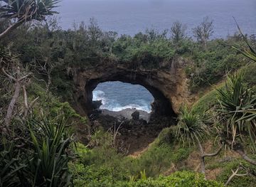 tonga/pangaimotu/attraction/li-anga-huo-a-maui-natural-archway