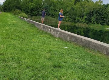 vermont/bennington-battle-monument/attraction/robert-frost-trailhead