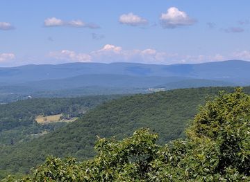connecticut/litchfield-hills/attraction/haystack-mountain-state-park