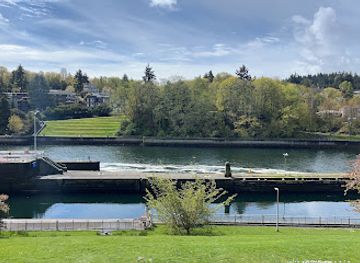 washington/bremerton/attraction/carl-s-english-jr-botanical-garden