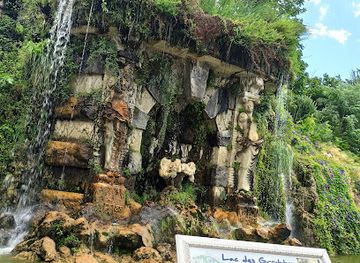 france/languedoc/attraction/fontaine-du-titan