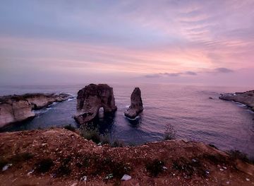 lebanon/tyre-coast/attraction/rawcheh-rocks