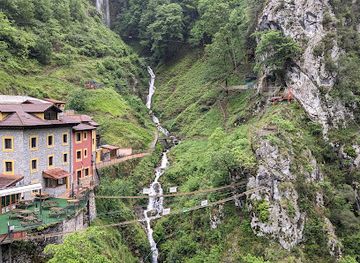 spain/picos-de-europa/attraction/cascade-aguasaliu