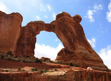 utah/arches-national-park/attraction/angel-arch