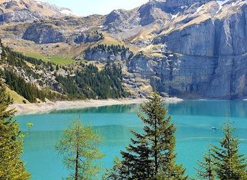 switzerland/grindelwald/attraction/hiking-path-to-oeschinensee