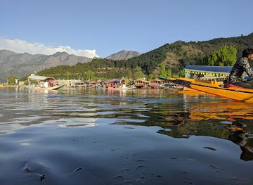 india/kashmir-great-lakes/attraction/dalgate