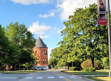 iowa/ames/attraction/christian-petersen-art-museum