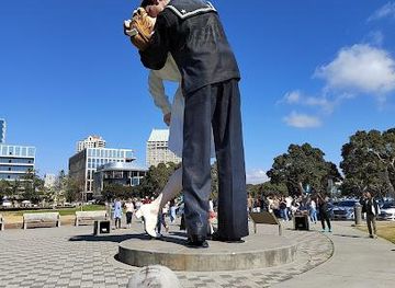 california/san-diego-beaches/attraction/public-art-embracing-peace