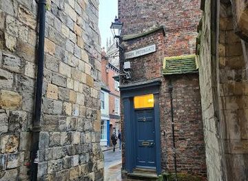 united-kingdom/leeds/attraction/petergate-house