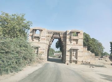 india/western-india/attraction/madapol-gate