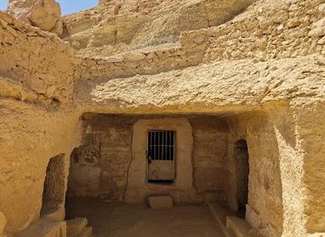 egypt/siwa-oasis/attraction/al-mawta-mountain