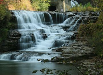 new-york/ithaca/collegetown/attraction/rocky-falls