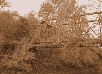 ohio/marietta/attraction/old-train-bridge