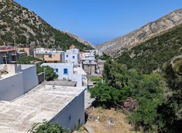 greece/naxos/attraction/routsouna-s-waterfall