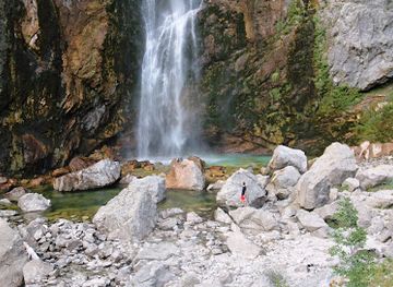albania/central-albania/attraction/ujevara-e-selces