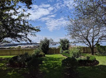 rhode-island/newport-cliff-walk/attraction/hunter-house