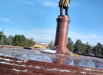 uzbekistan/samarkand-region/attraction/islam-karimov-s-statue