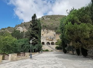 cyprus/adonis-baths-waterfalls/attraction/agios-neofytos-catpark