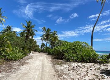 maldives/gan-island/attraction/dhonveligando-fanno-beach