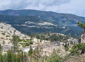 california/sierra-nevada/attraction/china-wall-on-donner-summit