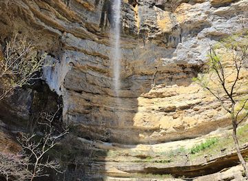 arkansas/arkansas-river-valley/attraction/hemmed-in-hollow-falls