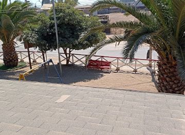 chile/pichilemu/attraction/plaza-villa-las-palmeras