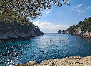france/les-calanques-national-park/attraction/calanque-de-port-pin