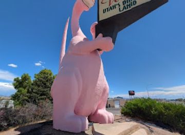 utah/vernal/attraction/dine-a-ville-pink-dinosaur