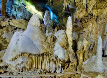 Lost World Caverns
