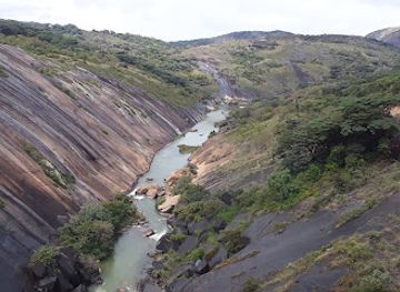 zimbabwe/lowveld/attraction/lake-mutirikwi