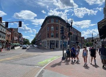 iowa/newton/attraction/harvard-square