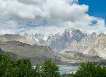 pakistan/northern-areas/attraction/hussaini-bridge-viewpoint