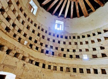 france/périgord-noir/attraction/pigeonnier-puyguilhem