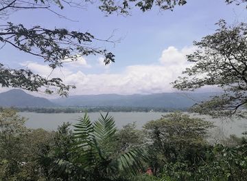 guatemala/pacaya-volcano/attraction/reserva-natural-bosques-del-lago