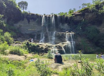 pakistan/azad-jammu-and-kashmir/attraction/chahi-waterfall