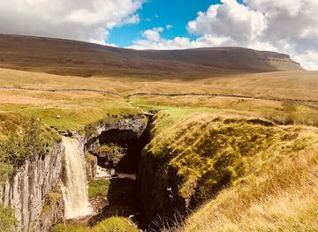 united-kingdom/yorkshire-dales-national-park/attraction/hull-pot