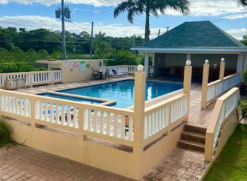jamaica/east-end/attraction/glistening-waters-restaurant-and-marina