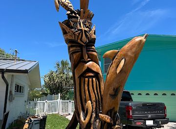 florida/cocoa-beach/attraction/sea-of-life-13-tall-tree-sculpture