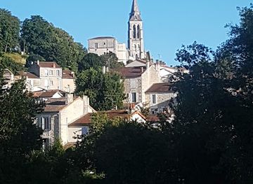france/poitou-charentes/attraction/eglise-saint-cybard