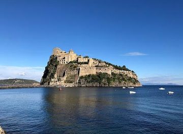 italy/pompeii/attraction/castello-aragonese-d-ischia