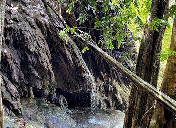 christmas-island/murray-hill/attraction/hughs-dale-waterfall