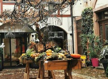 france/alsace-wine-route/attraction/brasserie-historique-maison-des-tetes