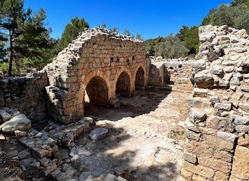 lebanon/kadisha-valley/attraction/saint-john-s-old-monastery