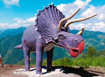 laos/houaphanh-province/attraction/dinosaurs-sculpture